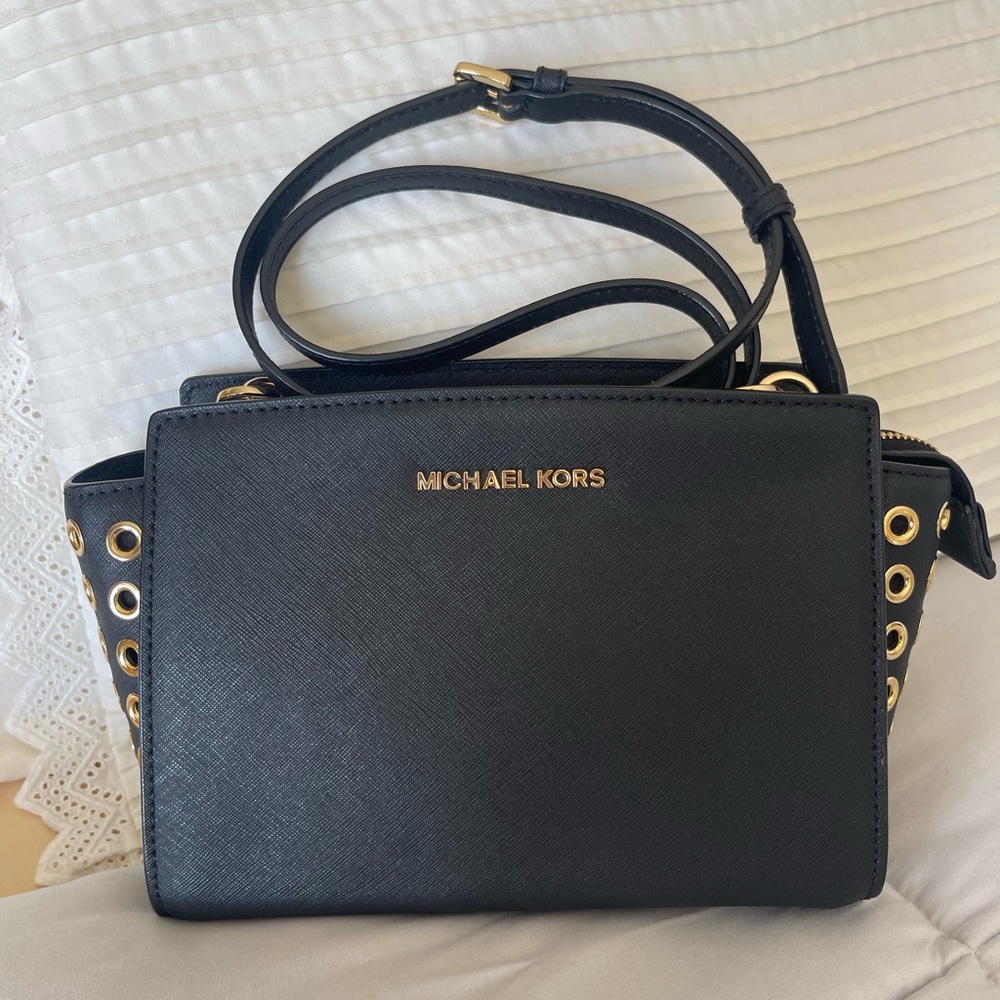 Michael Kors Medium Selma Messenger with Grommets